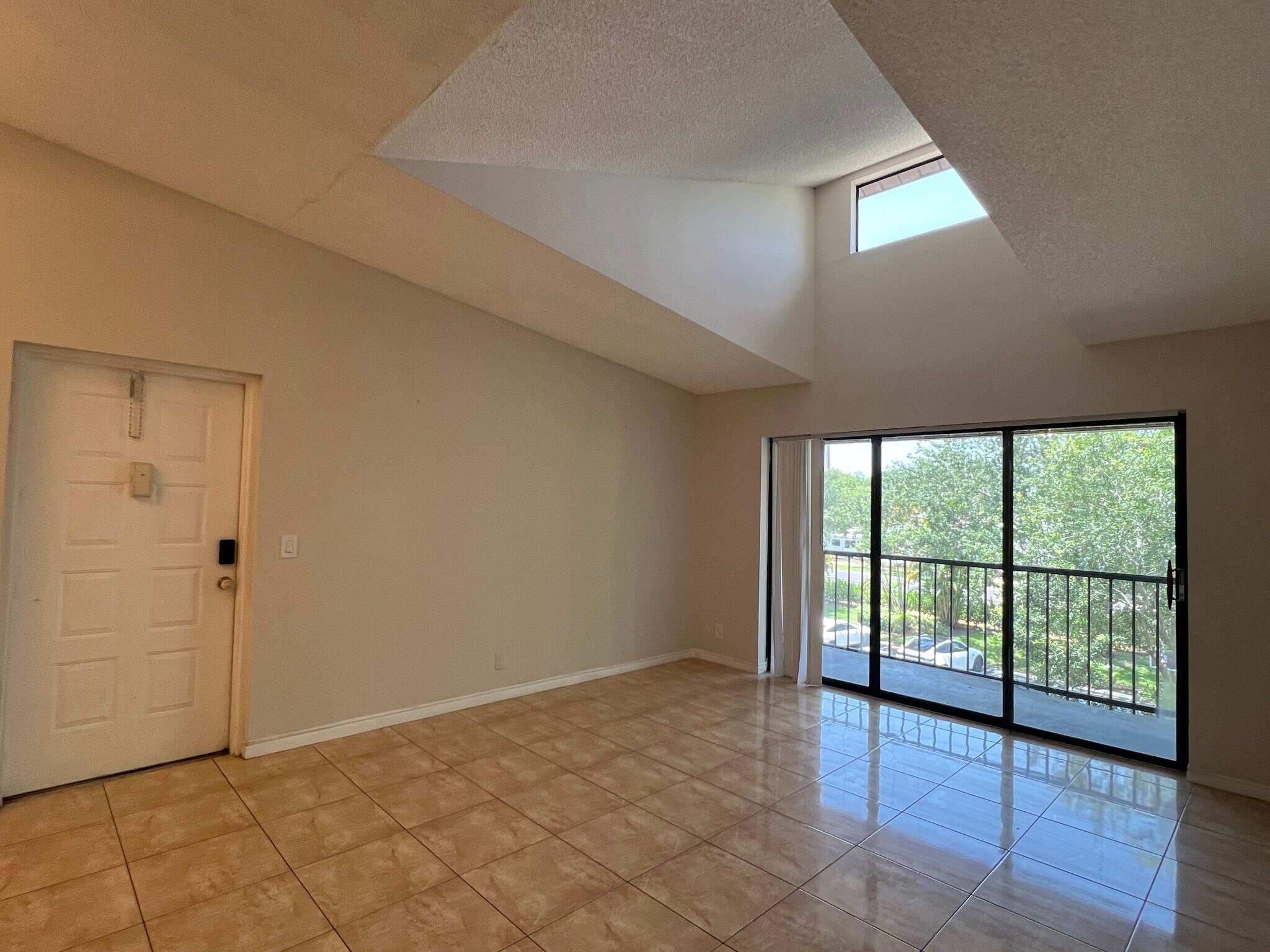 Building Photo - 202 Foxtail Dr
