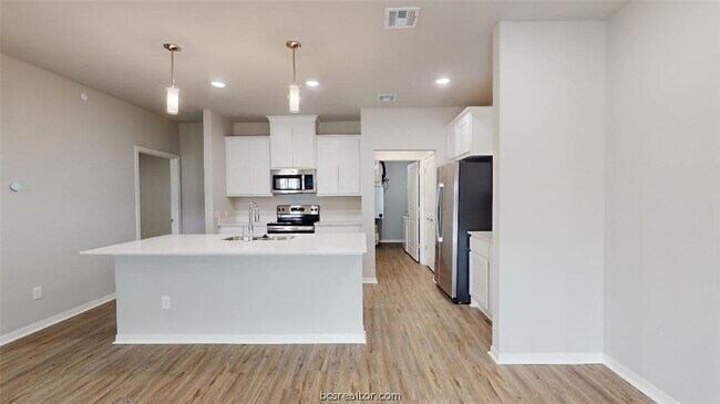 Building Photo - 1326 Prairie Dr