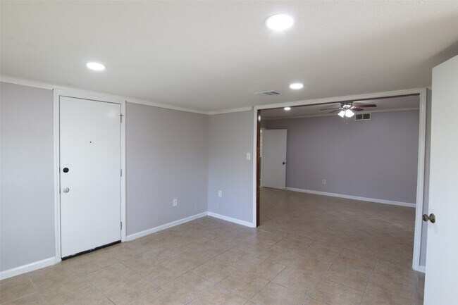 Building Photo - 10426 Cedar Towne Ln