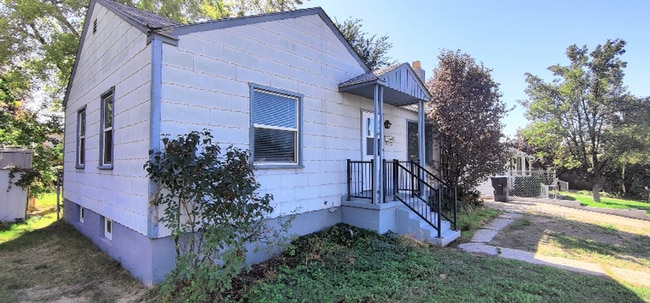 Building Photo - 1290 E 520 S St