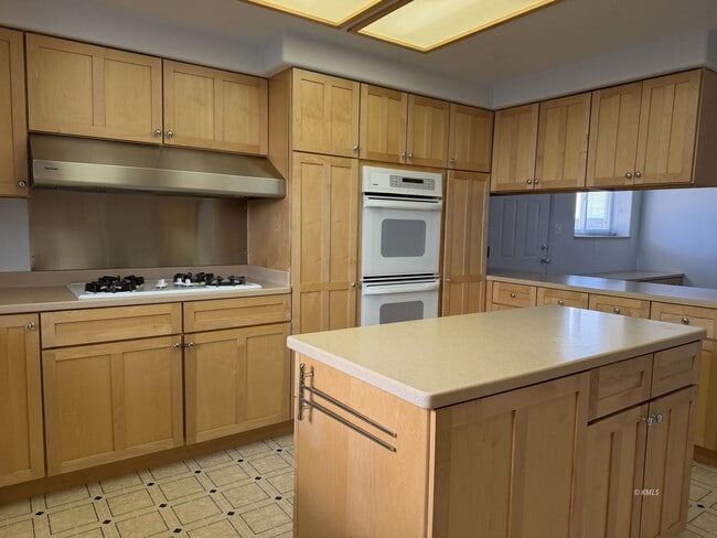 Building Photo - 1220 Monument Rd