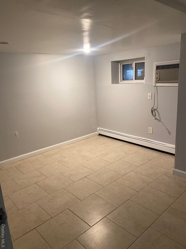 Building Photo - 723 Hungry Harbor Rd