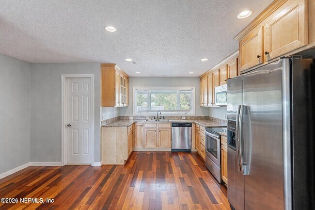 Building Photo - 445 8th Ave N