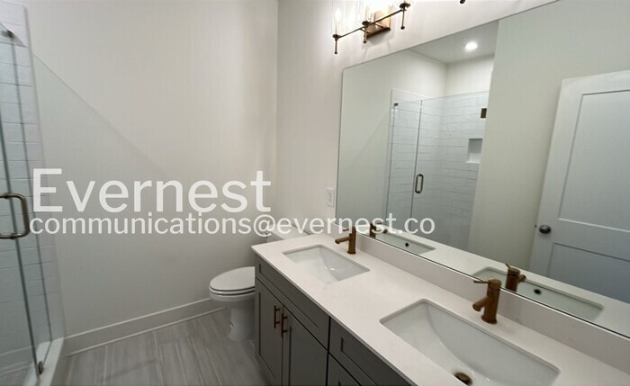 Building Photo - 724 Belletrace Cir