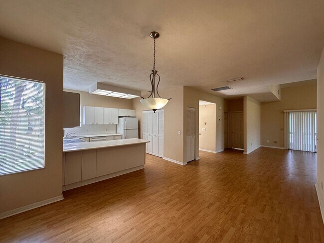 Building Photo - 35 Magnolia Dr S