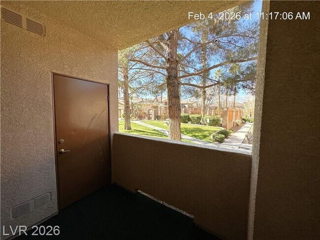 Building Photo - 1ST FLOOR UNIT IN POPULAR SILVERADO RANCH COMMUNITY!