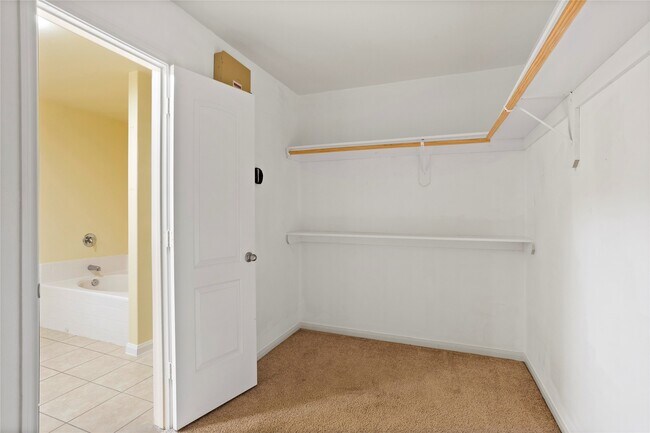Building Photo - 9427 Gold Mountain Dr