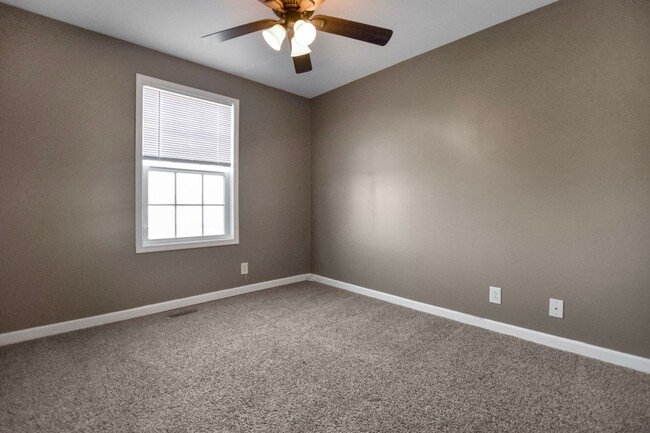 Building Photo - Pet Friendly Three Bedroom!