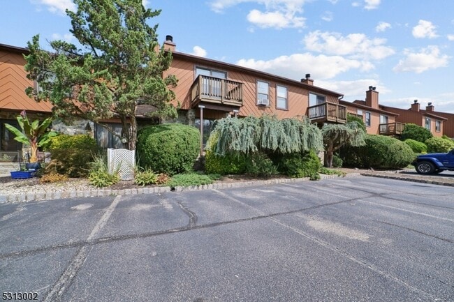 Building Photo - 8 Brookside Heights