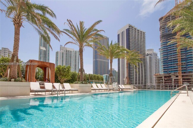 Building Photo - 801 S Miami Ave
