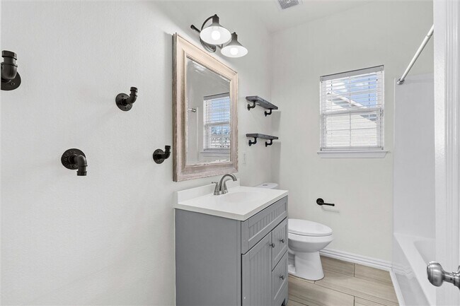 Building Photo - 421 Kate Dr