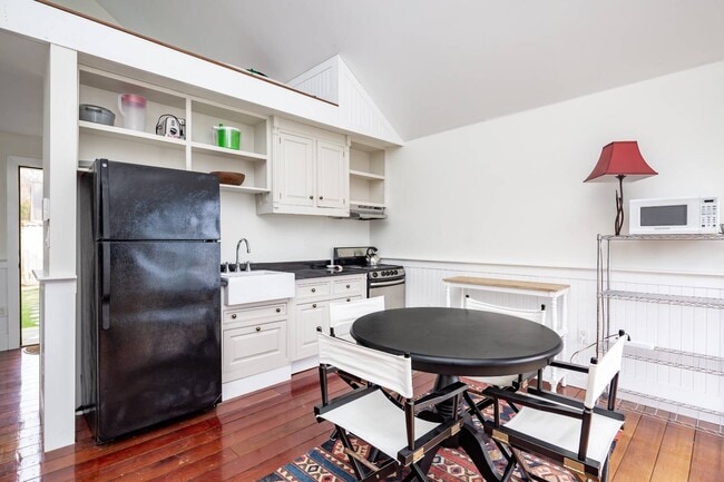 Building Photo - 131 S Edgemere St