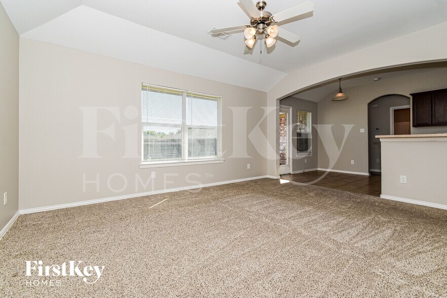 Building Photo - 1818 Willowbrook Dr