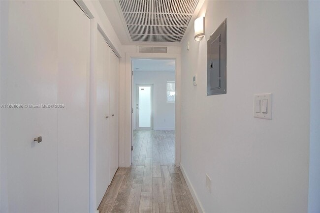 Building Photo - 1035 Euclid Ave