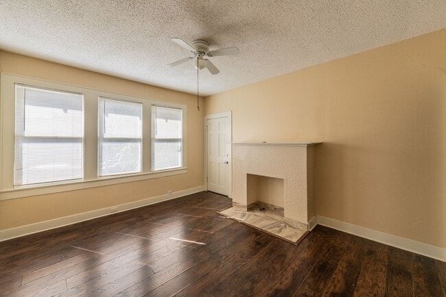 Building Photo - 327 Eleanor Ave