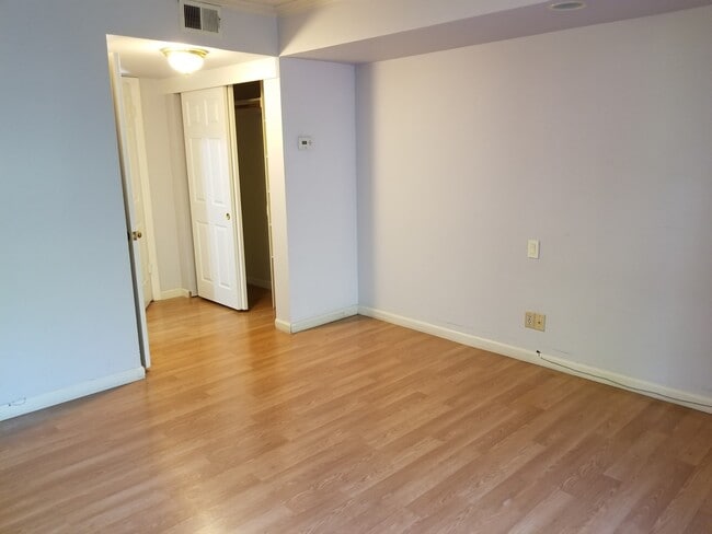 Building Photo - One Bedroom Unit in Sharon Park Neighborho...
