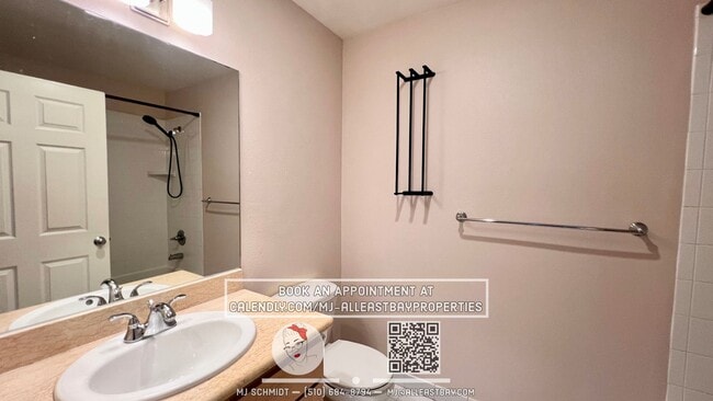 Building Photo - Beautiful 1-bedroom condo nestled in gated...
