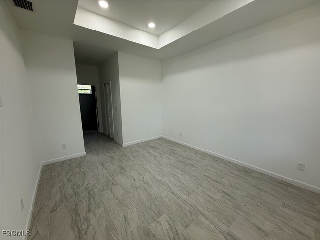 Building Photo - 106 Moore Ave