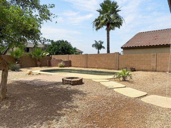Building Photo - Beautifu;l 4Bed/2.5Bath, Private Pool Home!