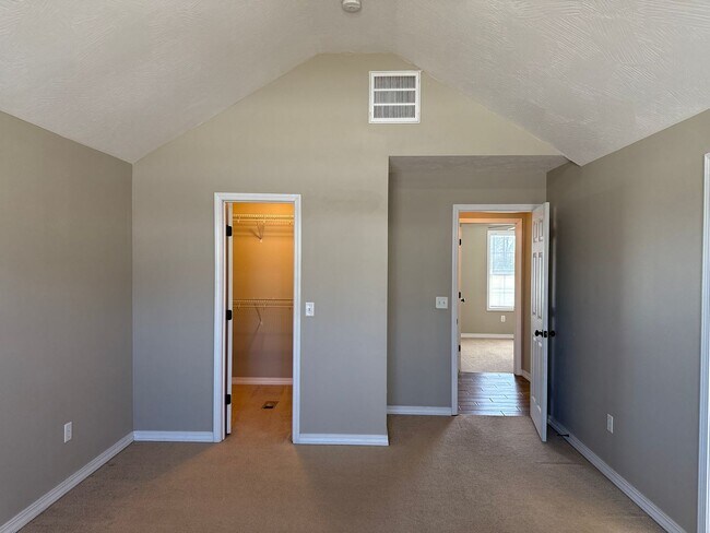 Building Photo - Beautiful Home in Deer Lake Estates