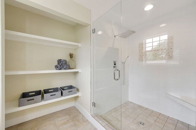 Building Photo - 1332 Lischey Ave