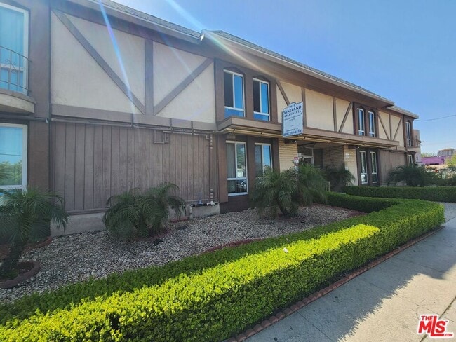 Building Photo - 7925 Vineland Ave