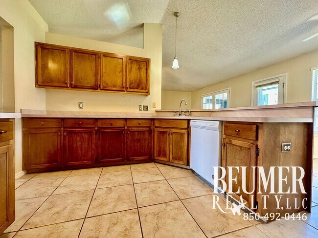 Building Photo - Beautiful 3Bed/2Bath Home Close to Correy ...