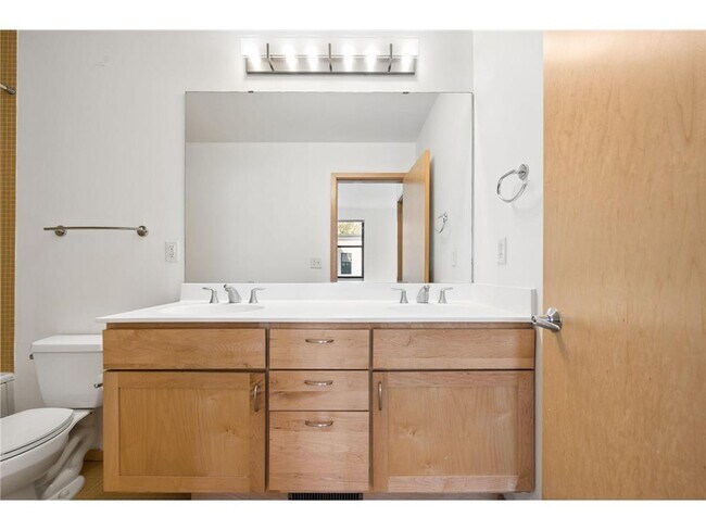 Building Photo - 2818 Aldrich Ave S