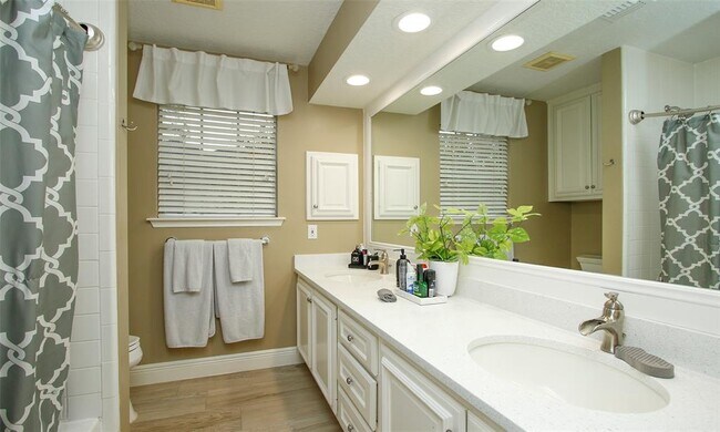 Building Photo - 98 N Cochrans Green Cir