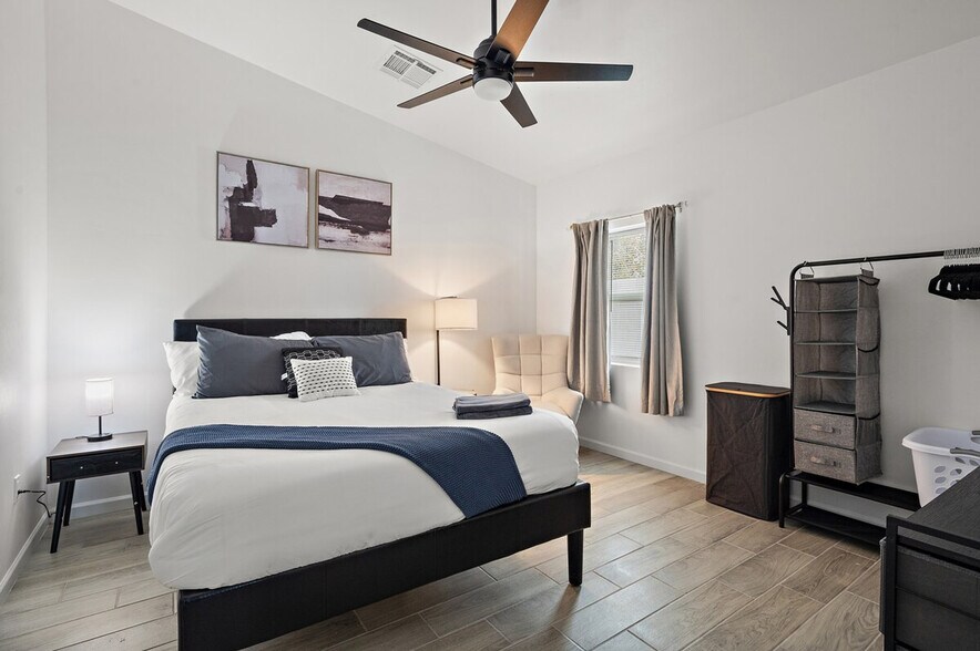 Building Photo - 5233 N 23rd Ave