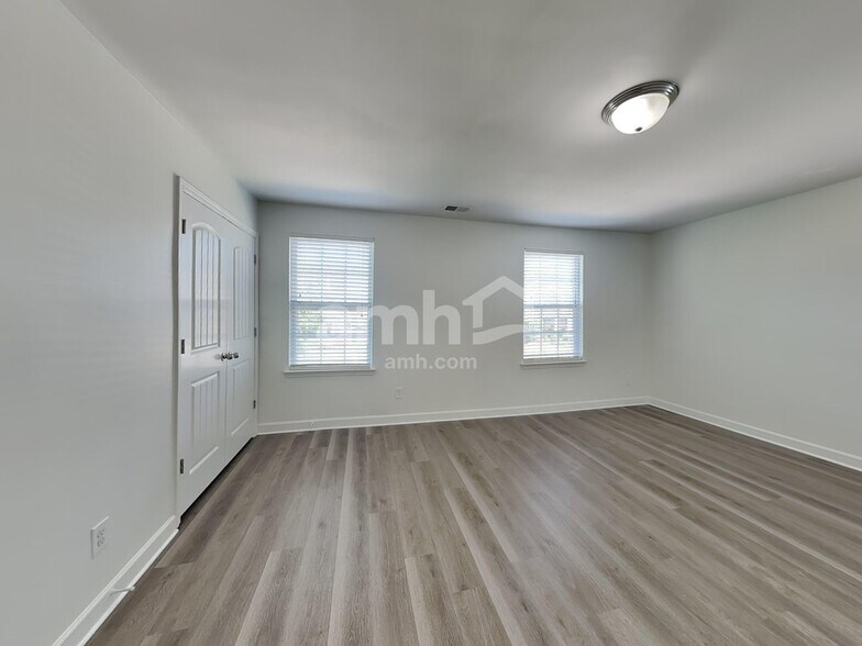 Building Photo - 3013 Corrona Ln