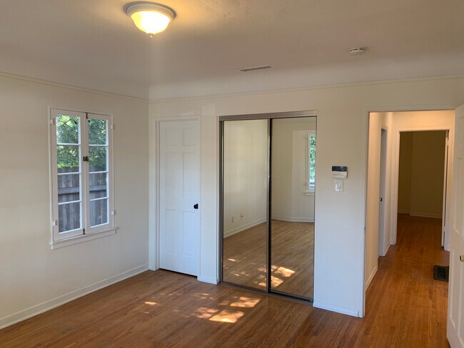 Building Photo - 3781 Greenwood Ave