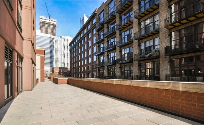 Building Photo - 330 N Jefferson St