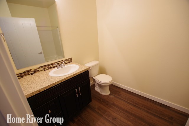 Building Photo - Beautiful 3 bed Townhome! Move In Ready!