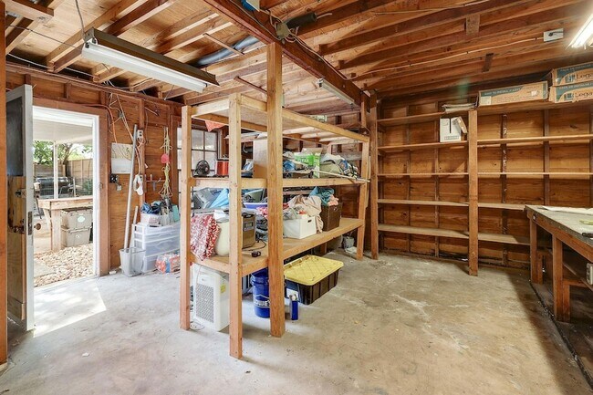 Building Photo - 1205 Palo Duro Rd