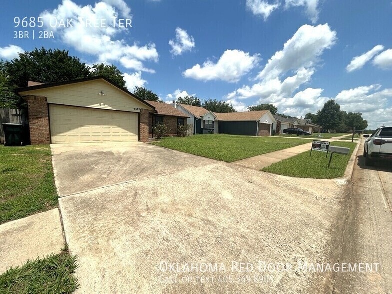 Building Photo - 9685 Oaktree Terrace