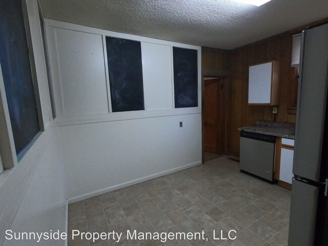 Building Photo - 943 Broadway