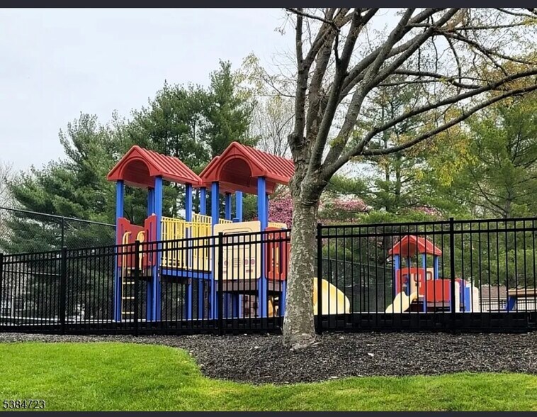 Building Photo - 127 Irving Pl