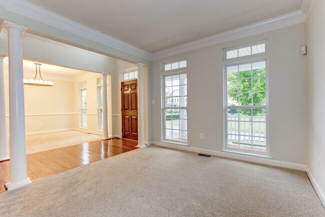 Building Photo - 2705 Mae Wade Ave