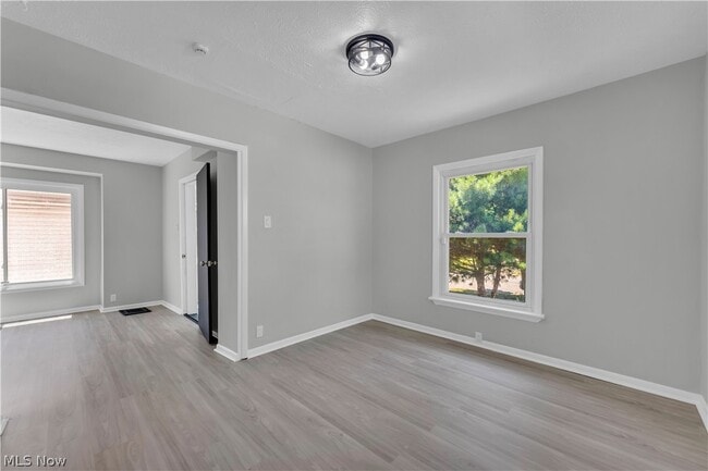 Building Photo - 1227 E 170th St