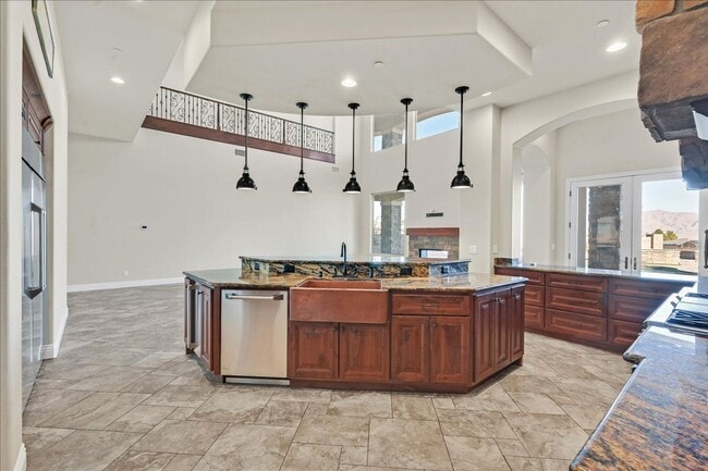 Building Photo - Custom Luxury Home with Strip and Mountain Views!