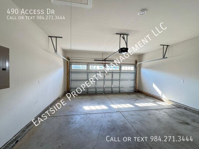 Building Photo - 490 Access Dr