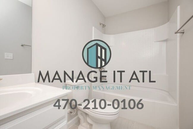 Building Photo - End unit! Gorgeous townhouse in the Suwane...