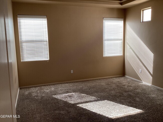 Building Photo - 5511 Grove Dr