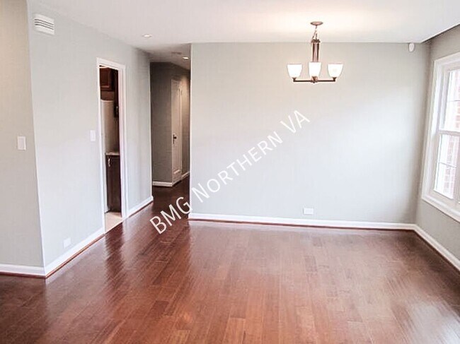 Building Photo - 3553 Martha Custis Dr