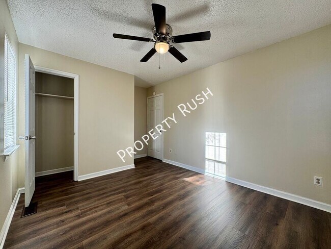 Building Photo - 4320 Ohls Ave