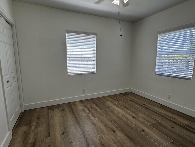 Building Photo - 204 SE 2nd Ave