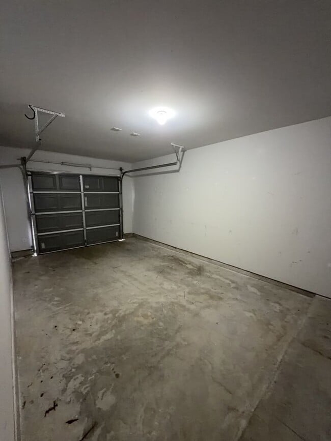 Building Photo - 505 Hines Ave