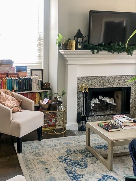 Building Photo - 3852 N Southport Ave