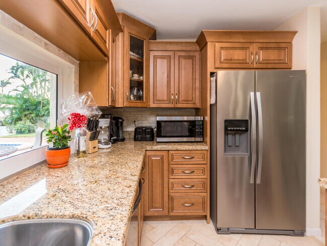 Building Photo - 4930 NE 27th Ave